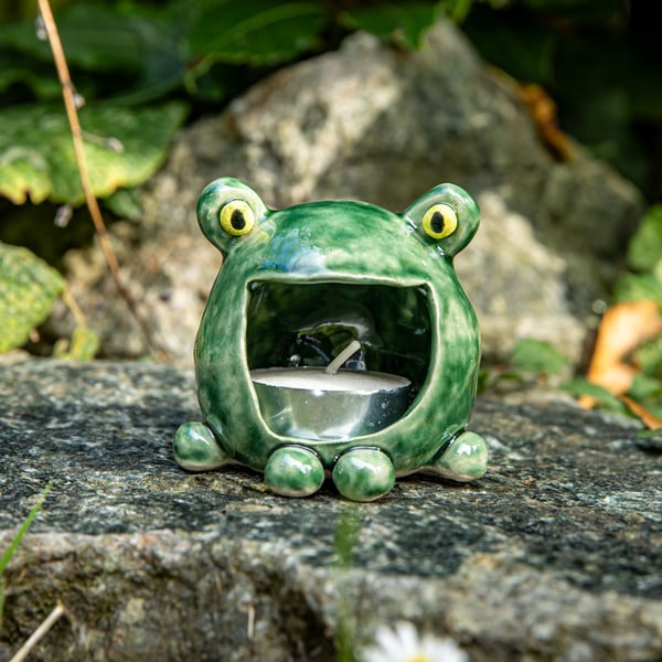 Ceramic wide mouth frog tealight holder