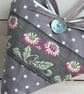 WILD DAISY HEART - with lavender or wool - fabric heart decoration - cloud grey  - Image 7