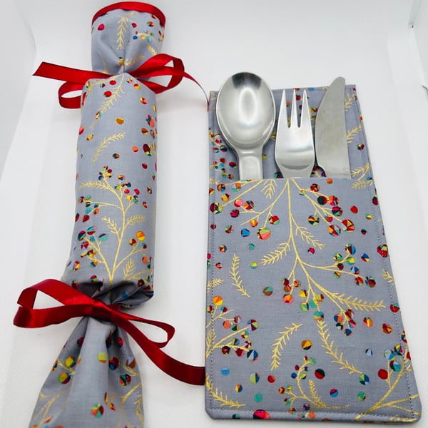 Place Setting for Christmas Dinner Table - Cutlery Holder and Reusable Crackers 