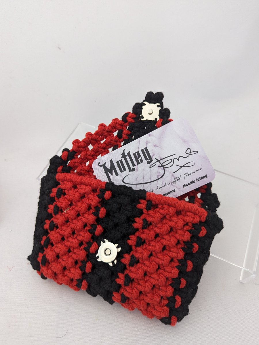Medium macrame purse