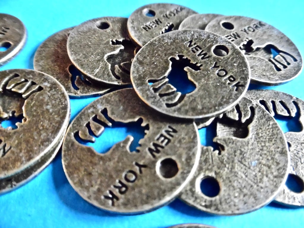15 x Bronze Tone Moose with NEW YORK engraving charms 