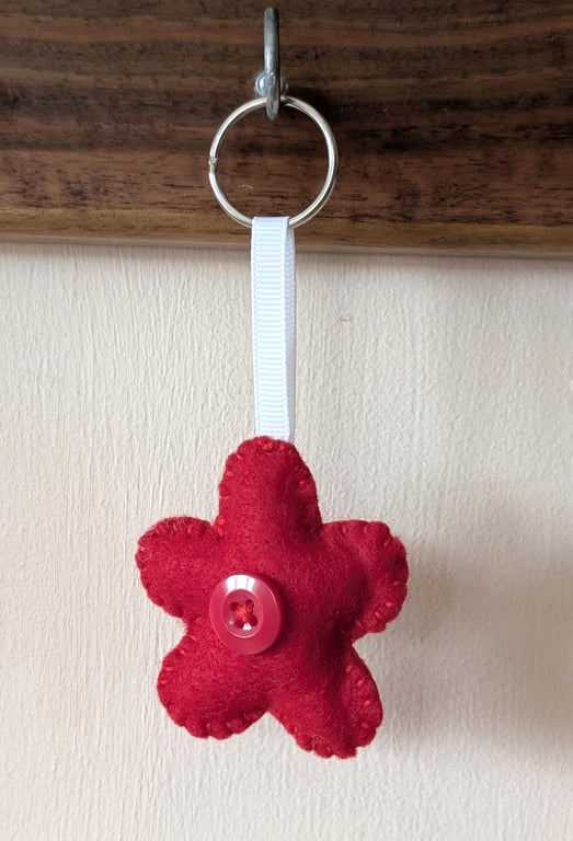 Handmade handsewn felt flower keyring - red