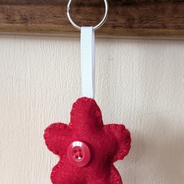 Handmade handsewn felt flower keyring - red