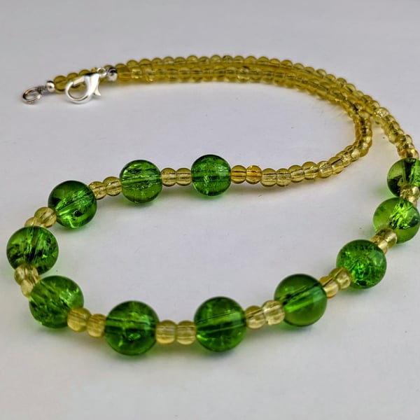 Green and yellow crackle glass bead necklace - 1002687