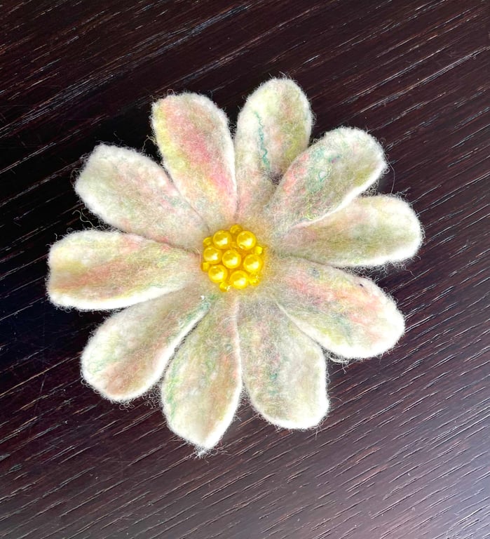 Flower Brooch Handmade jewellery Felted Daisy Pin Felted Brooch Felted Jewellery