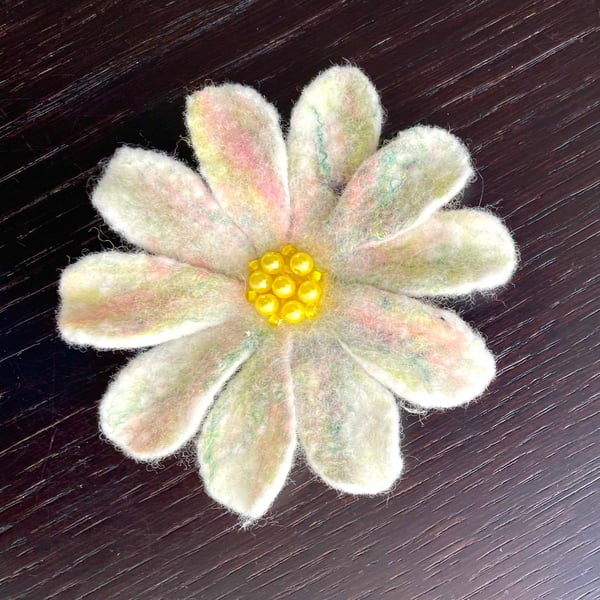 Flower Brooch Handmade jewellery Felted Daisy Pin Felted Brooch Felted Jewellery