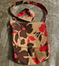 Sturdy fully lined cross body flowered bag - Image 4