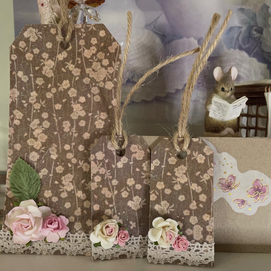 Vintage style rose and lace set of gift tags