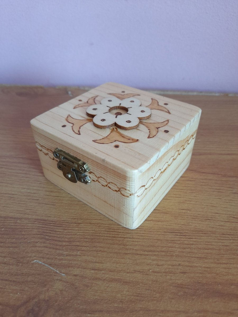 Handmade engraved wooden keepsake box. Flower design jewelry box.