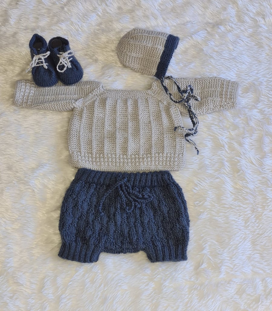 Baby hand knitted clothes - bloomers set