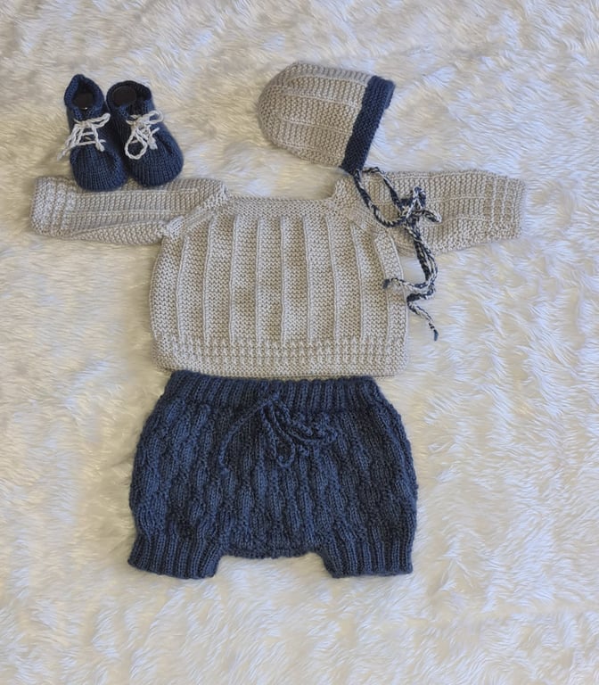 Baby hand knitted clothes - bloomers set