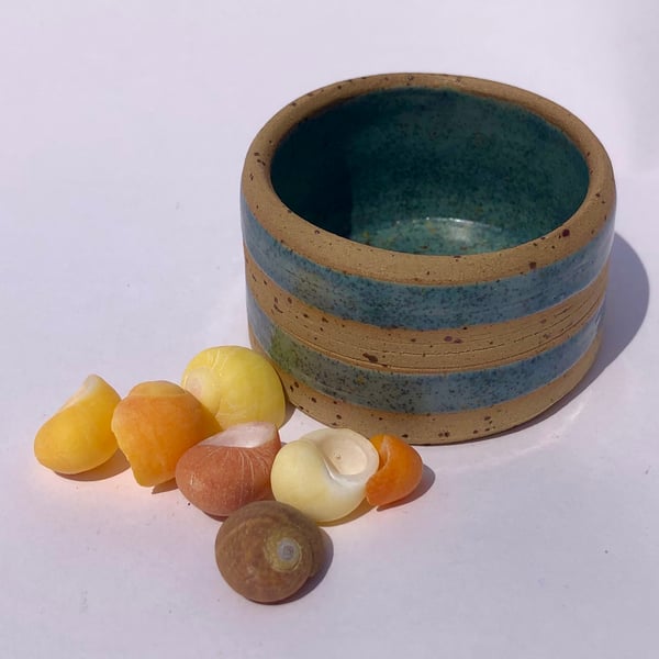 STRIPED DINKY BLUE STRIPED STONEWARE CERAMIC  DISH