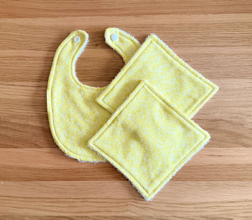 Newborn Baby Boxed Gift Set-Bib & Matching Baby Wipes Bib-Lemon Floral-BGS25