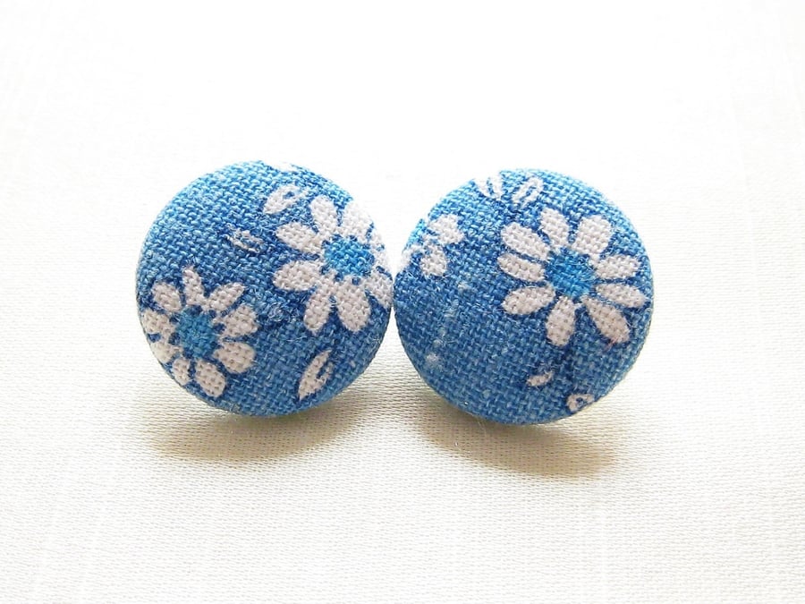 Fabric button denim blue daisy earrings.
