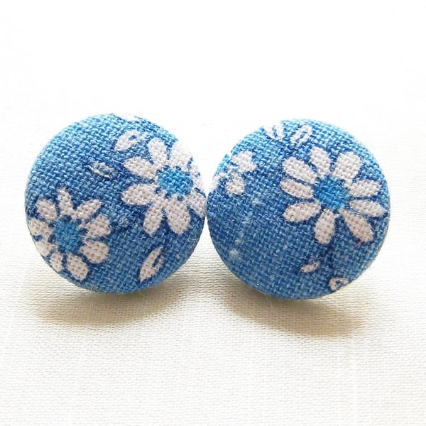 Fabric button denim blue daisy earrings.