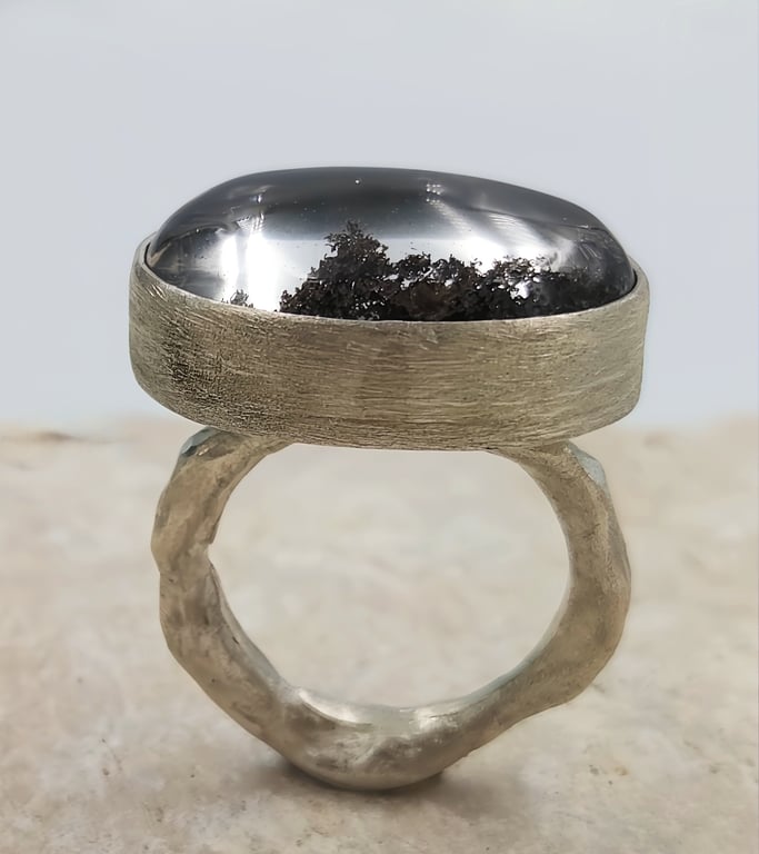 Elegant Quartz Cabochon Silver Ring