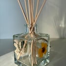 Pressed flower reed diffuser
