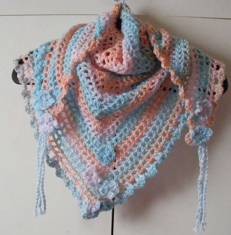 Triangular scarf