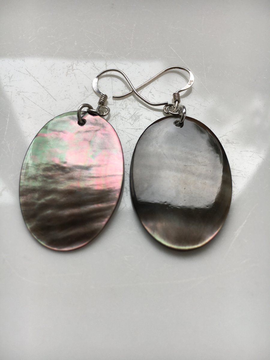 Black Lip, Mother of Pearl