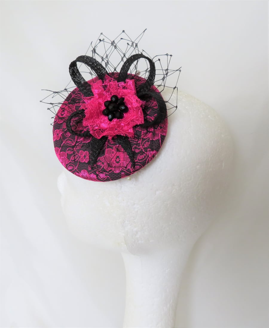 Cerise Fuchsia Pink & Black Lace Retro Mini Cocktail Percher Hat