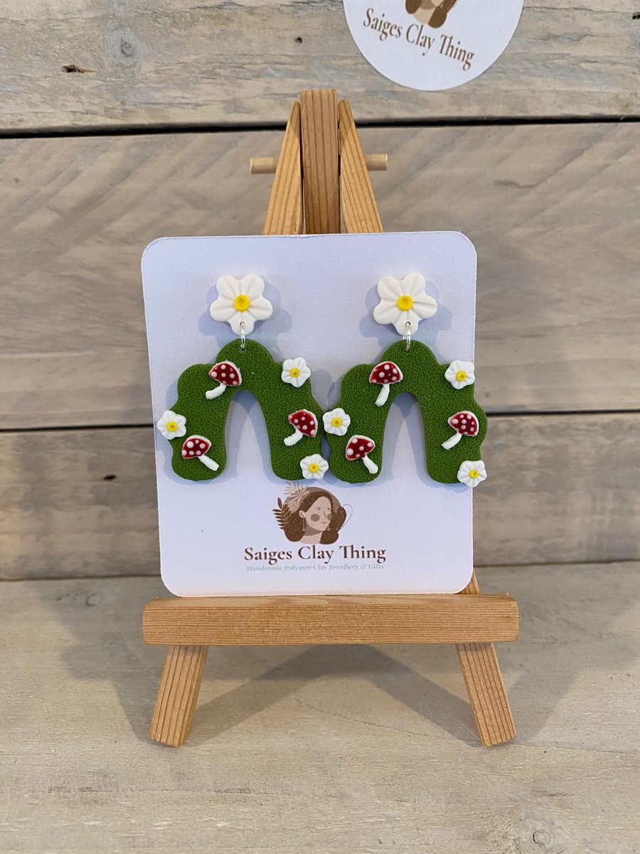 Moss & Magic Wavy Mushroom Rainbow