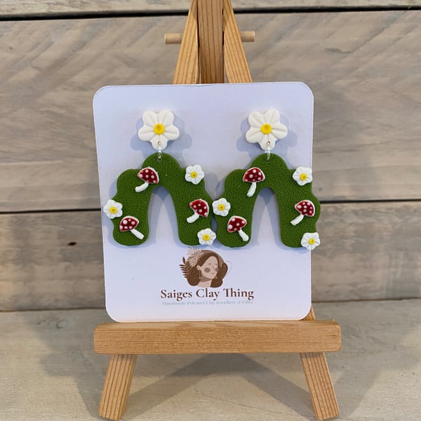 Moss & Magic Wavy Mushroom Rainbow