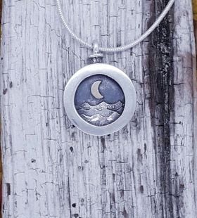 Moonlit seas Pendant with 9 ct moon