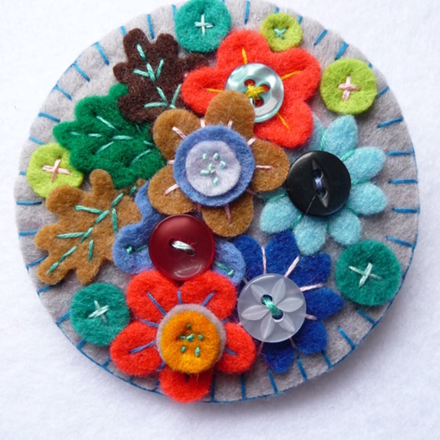 FB-029 - JAPANESE ART INSPIRED HANDMADE FELT BROOCH - GREY