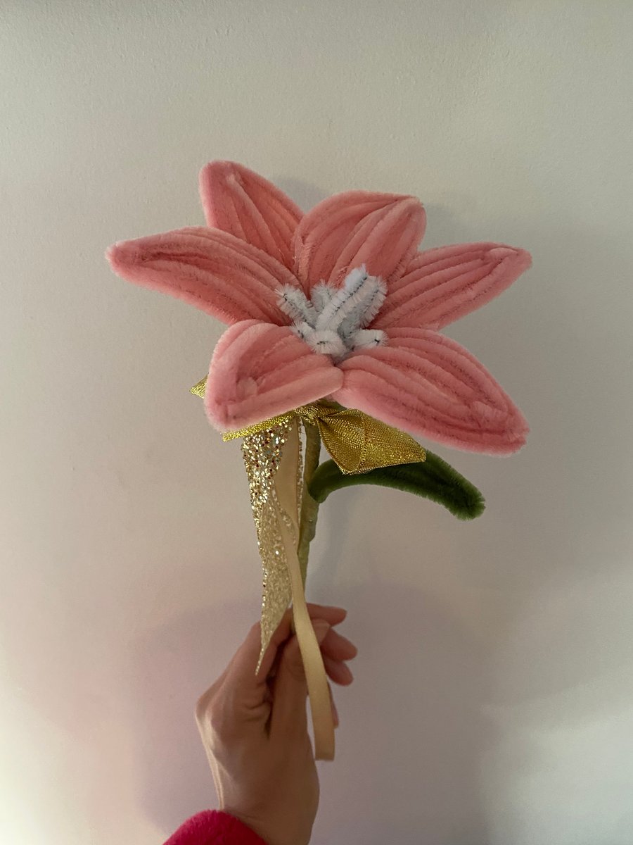 Pipe Cleaner Lily Wand 