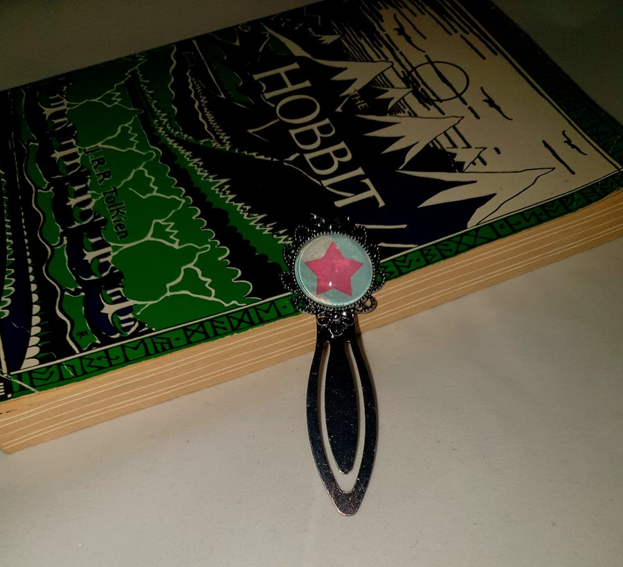 Metal bookmark with pink star