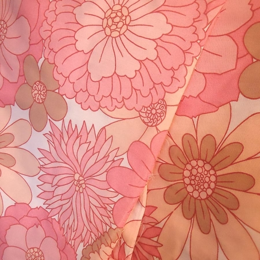  Vintage Fabric 70s PINK Patchwork and craft 