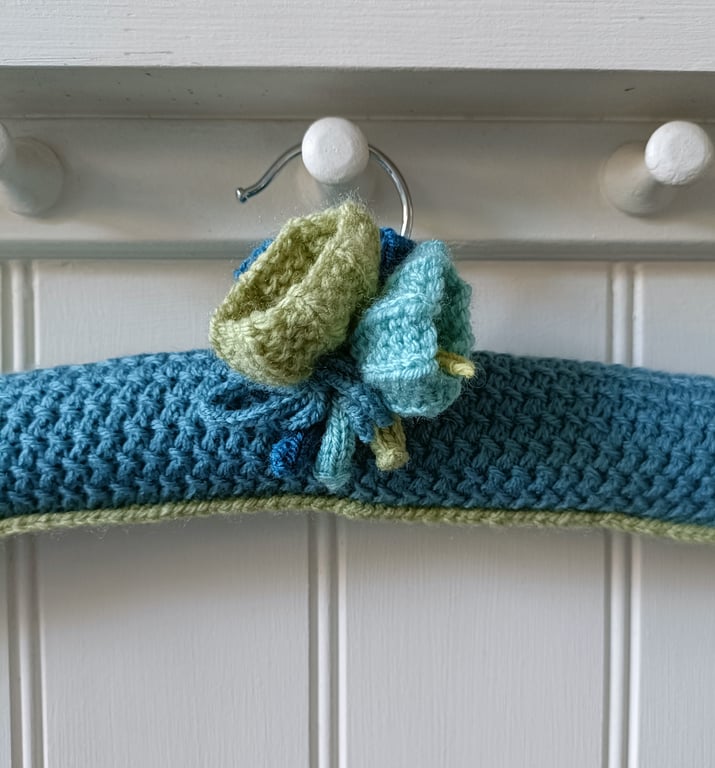 Clothes hanger Coat hanger - Nordic blue with crocus flowers