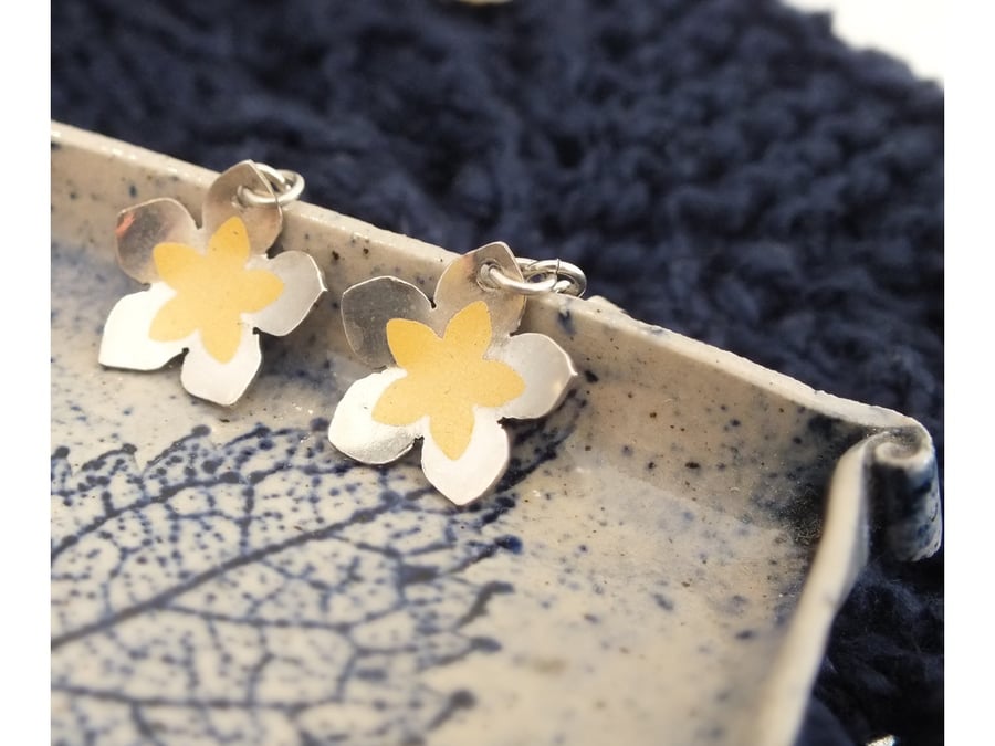 Flower shaped silver earrings with yellow detail