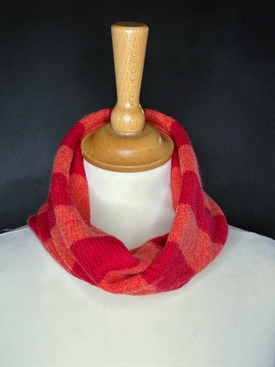 Contemporary Snood Dubonnet & Inferno