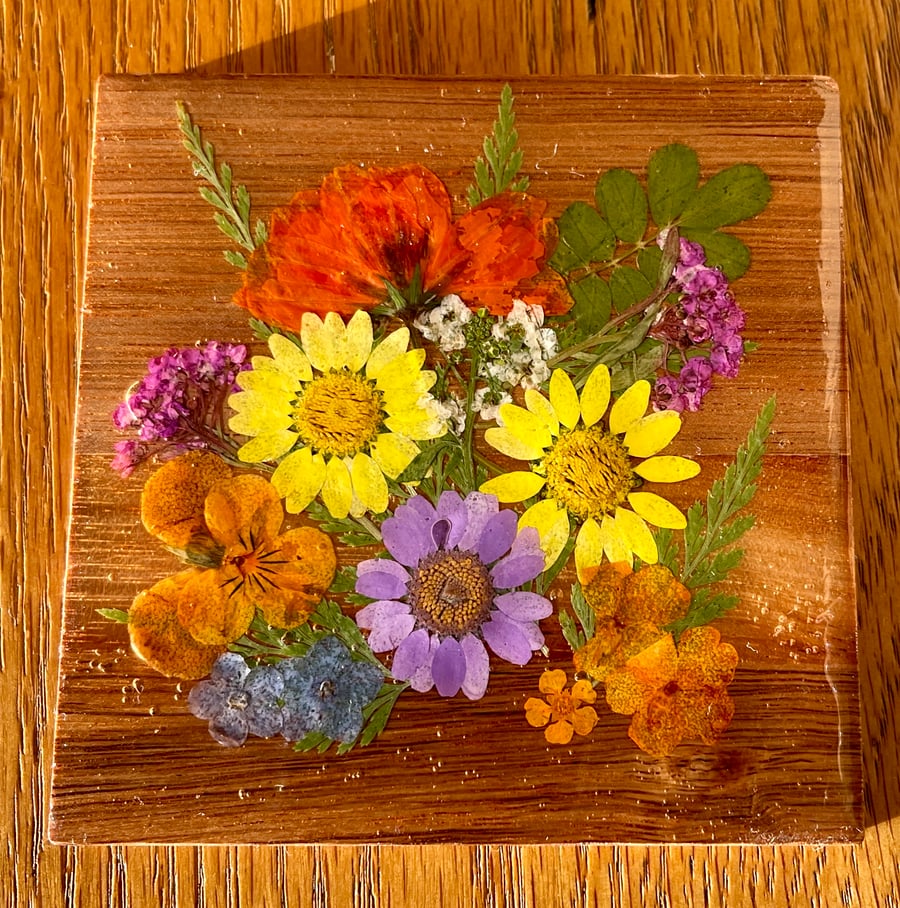 Beautiful Acacia Wood Resin Coated Coaster With Real Pressed Flowers