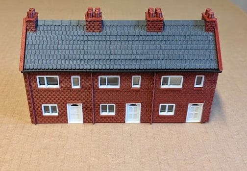 OO Gauge row of 3 Terrace Houses