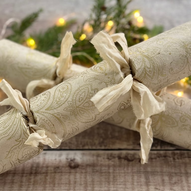 Box of 6 Luxury Hand Made Christmas Crackers 