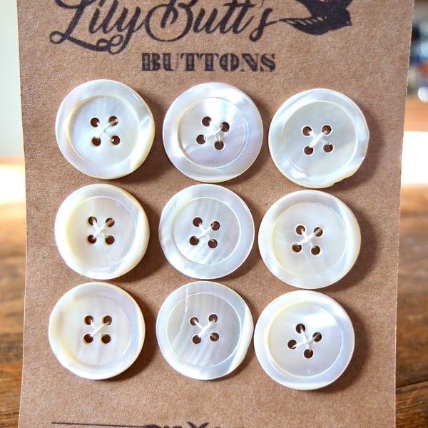 9 Vintage Mother of Pearl Buttons - 26mm
