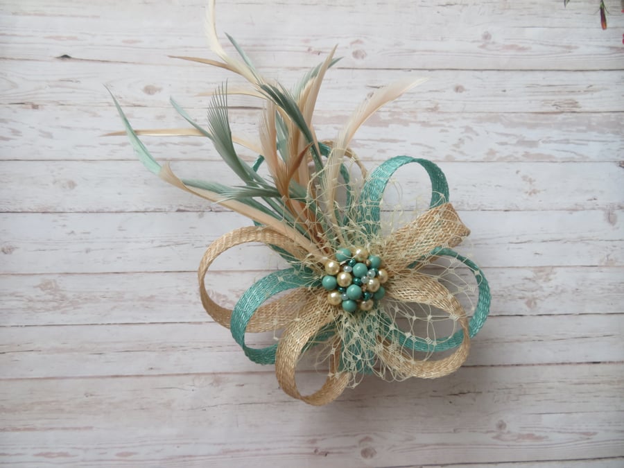 Small Sea Green Jade and Nude Beige Sinamay & Beaded Cluster Flower Comb