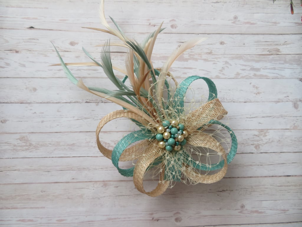 Small Sea Green Jade and Nude Beige Sinamay & Beaded Cluster Flower Comb