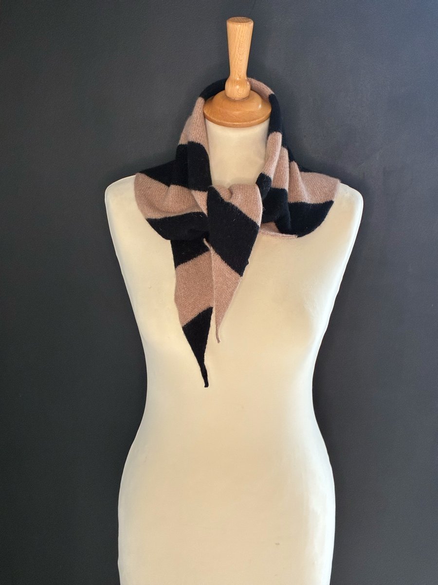Triangle Scarf - Camel & Black