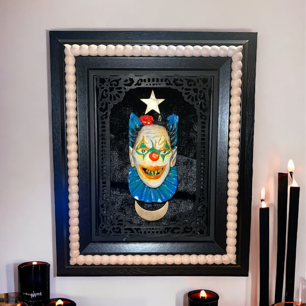 Handpainted deluxe clown frame 