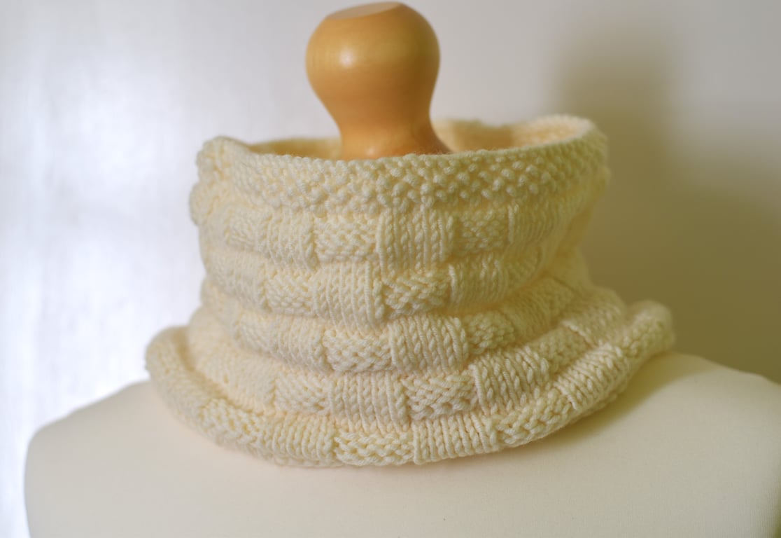Hand Knitted Merino Wool Cowl - Soft Unisex Neck Warmer
