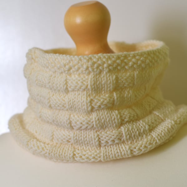 Hand Knitted Merino Wool Cowl - Soft Unisex Neck Warmer