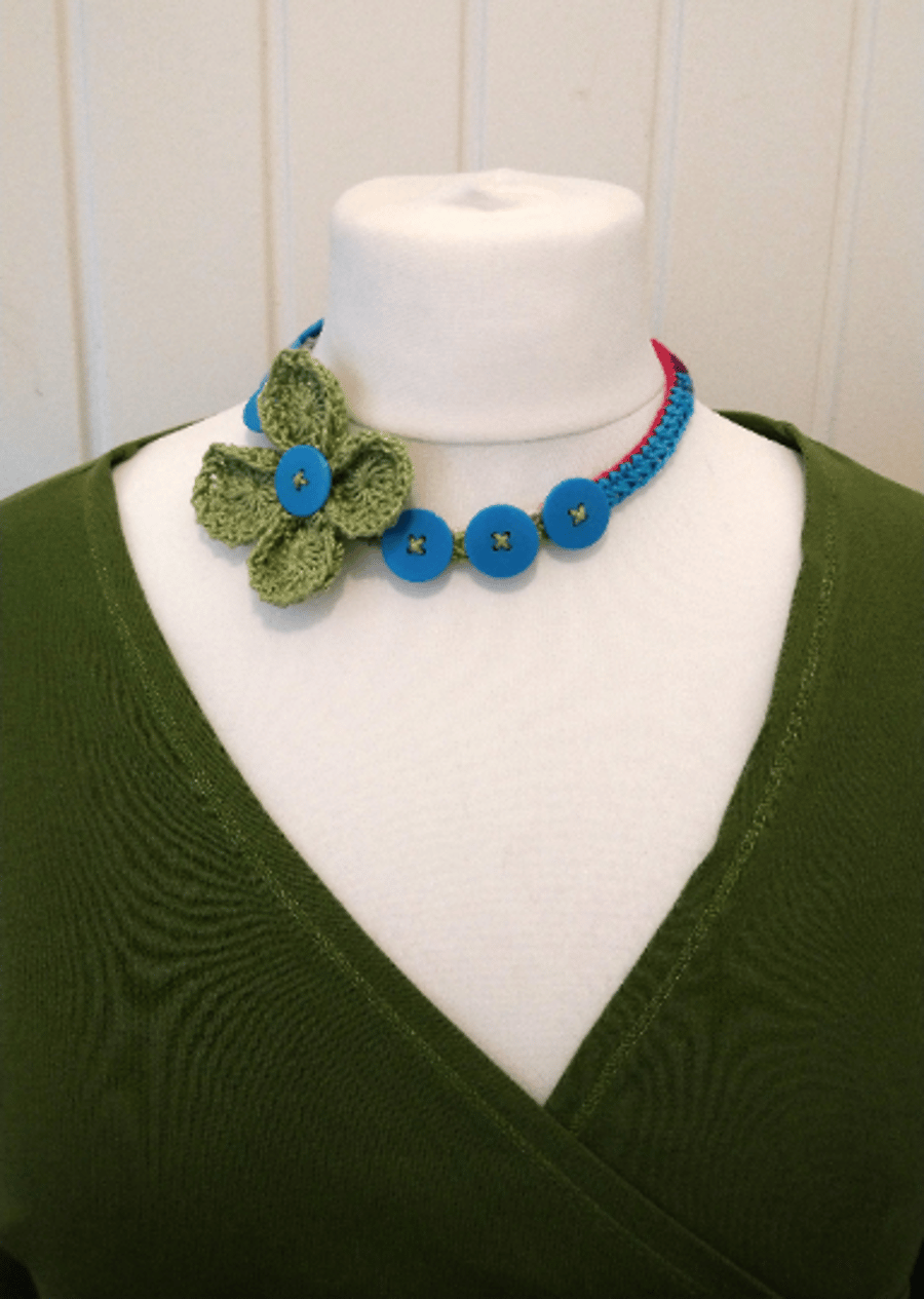 Crochet Choker Necklace. Crochet Floral Necklace.