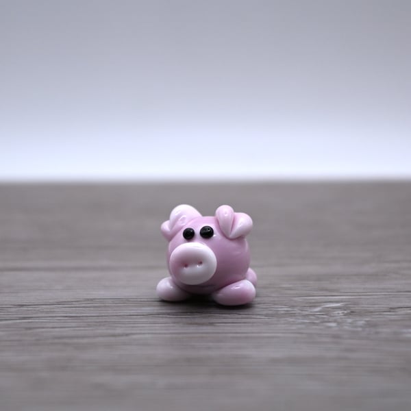 small glass pig keepsake figure