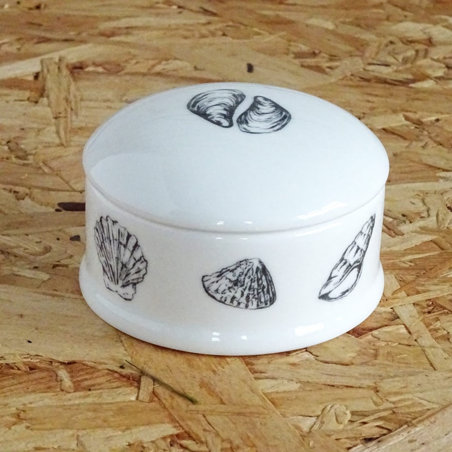 Seashell Trinket Dish - ceramic, lidded, coastal, sea shells, sea quote, rings