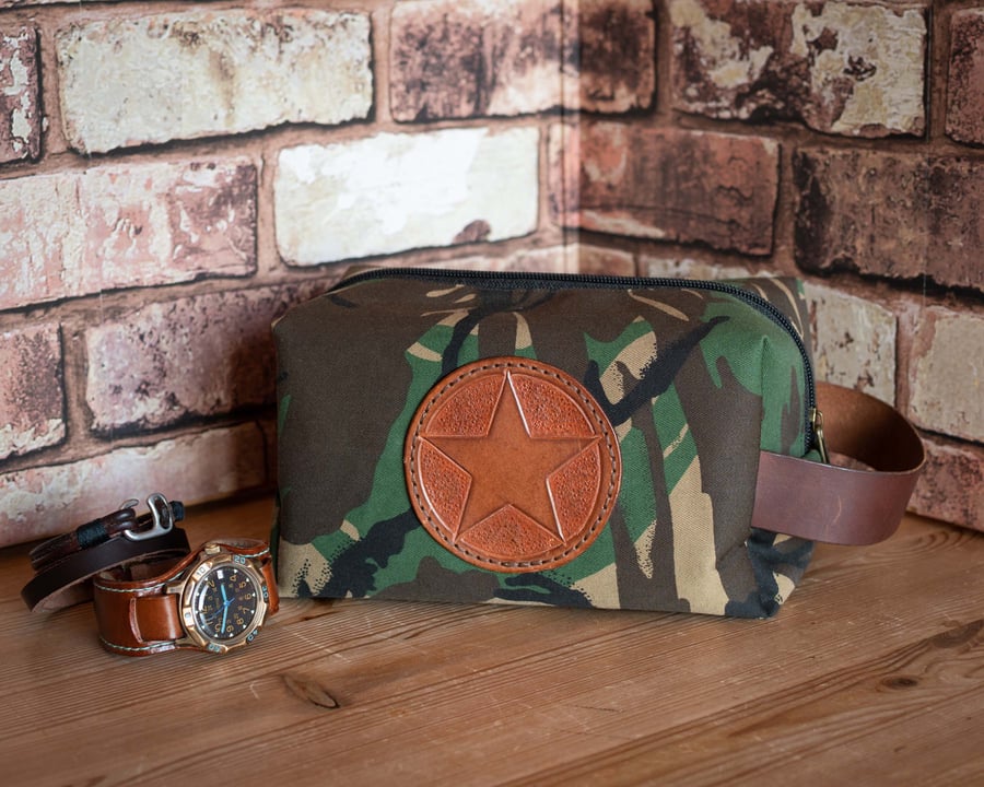 Camo military star travel makeup shaving dopp bag with leather patch and handle