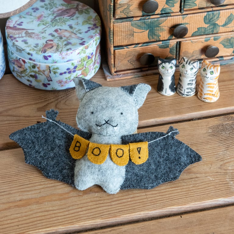Halloween spooky 'Boo!' bat - a very cute, terrifying Autum wool felt decoration