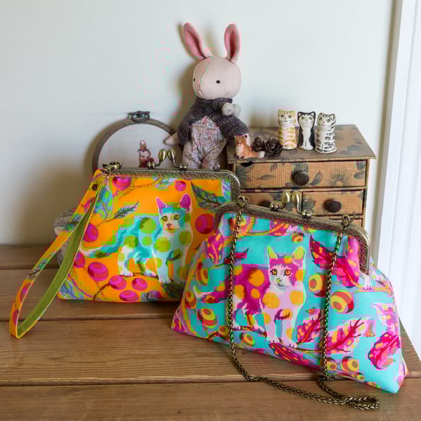 Frame shoulder purse with chain, made with colourful Disco Kitty fabric